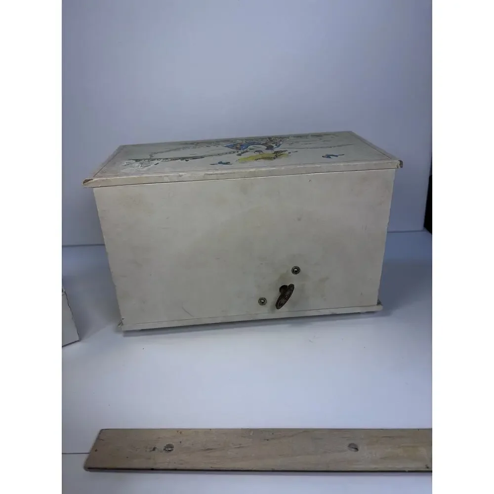 VINTAGE MCM MOD JEWELRY BOX Musical MINI DRESSER WHITE GIRL & Guitar 4 DRAWERS
